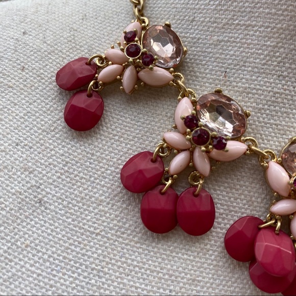 NWT stitchFix Romolo pink flower cluster necklace - Picture 3 of 7
